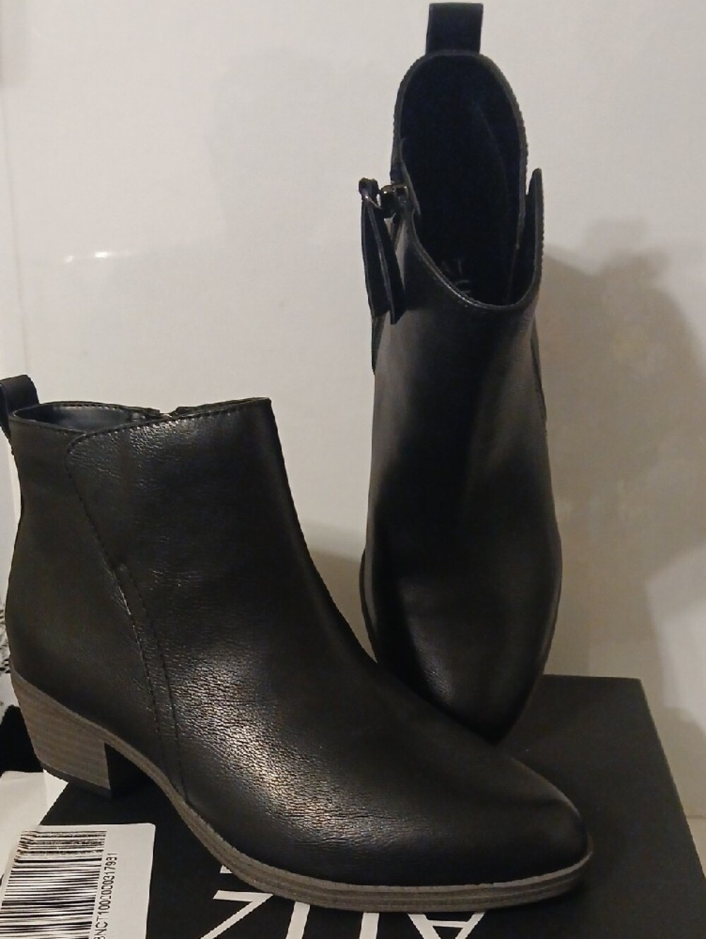 Naturalizer Black Leather Ankle Booties with Side Zip